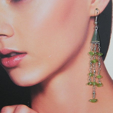 Lange oorhanger met peridoot edelsteentjes