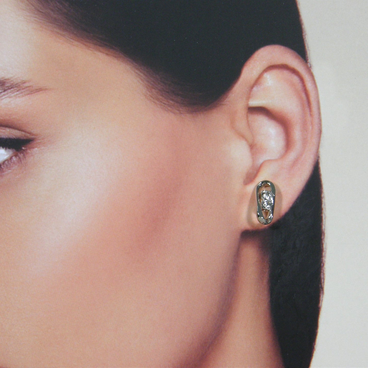 Zilveren figaro strass oorknopje