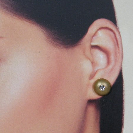 Goud gematteerd rond oorknopje met Strass