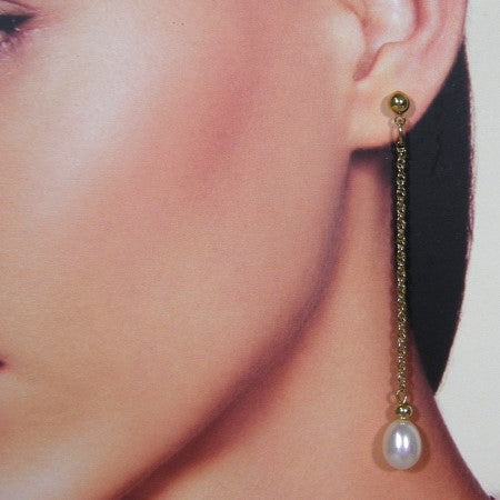 Lange oorhanger met zoetwater parel druppel