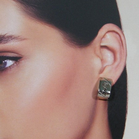 Zilveren oorsteker met open Grieks motief