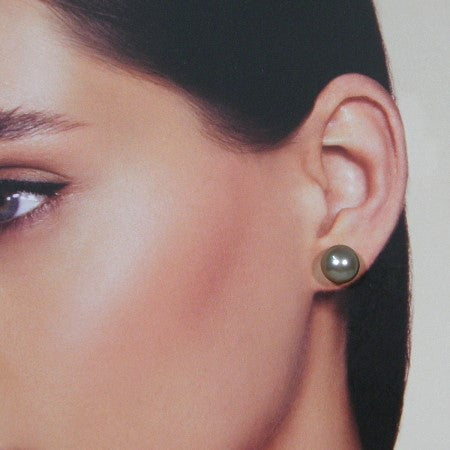 Parel oorknop met grijze zoetwater parel