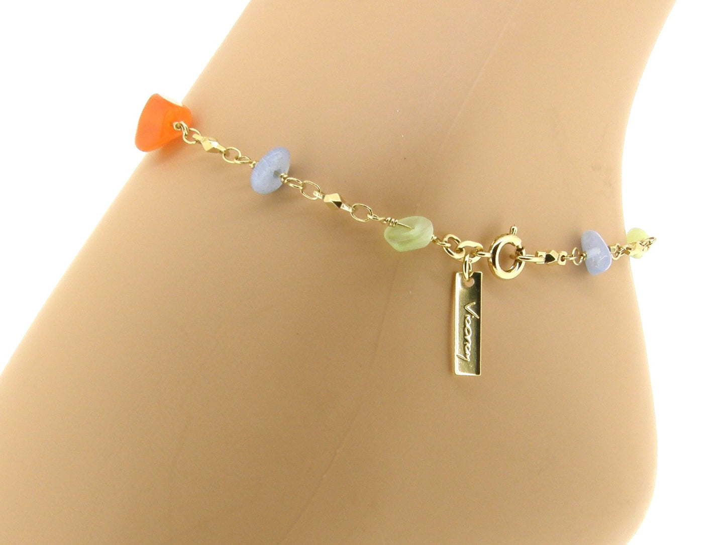 Gouden enkelbandje en gekleurde edelsteentjes