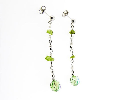 Lange oorhanger met Swarovski peridoot kristallen