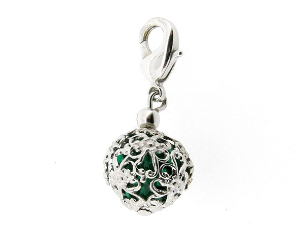 Zilveren bedeltje met Swarovski smaragd kristal in filigrain bol