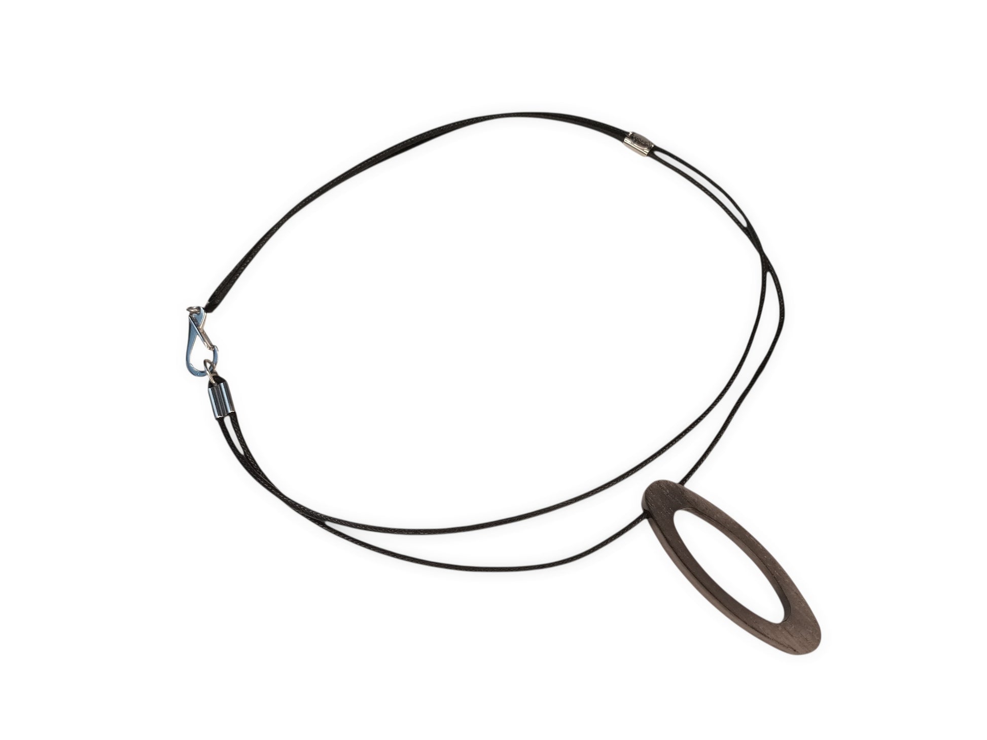 mijnsieradenshop.com damesketting met ovale ebbenhouten hanger en edelstalen details voor een moderne look